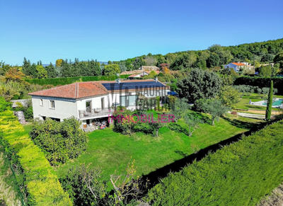 Maison - 213 m² - 7 pièces