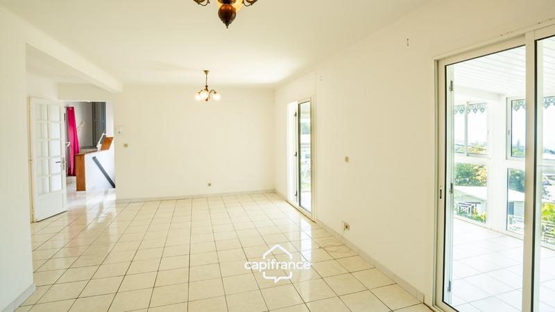 Maison - 96 m² - 4 pièces