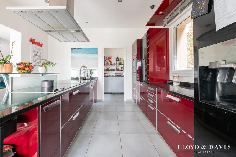 Maison - 195 m² - 7 pièces