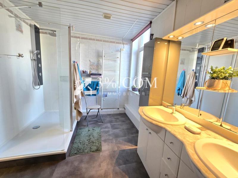 Maison - 200 m² - 6 pièces