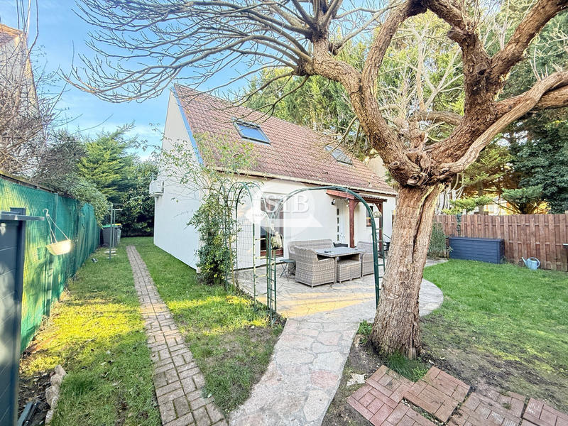 Maison traditionnelle - 93 m² - 4 pièces