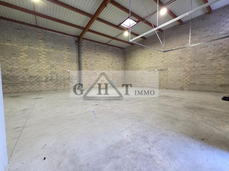 Entrepôt - 302 m²
