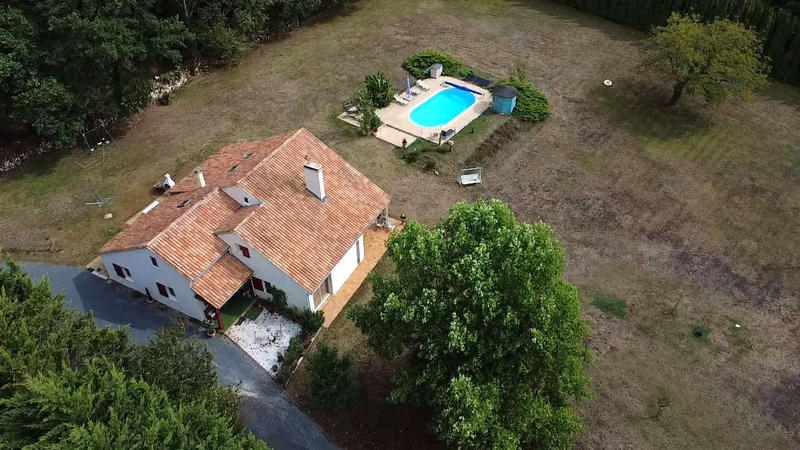 Maison - 220 m² - 8 pièces