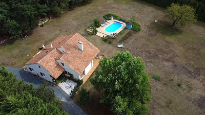 Maison - 220 m² - 8 pièces