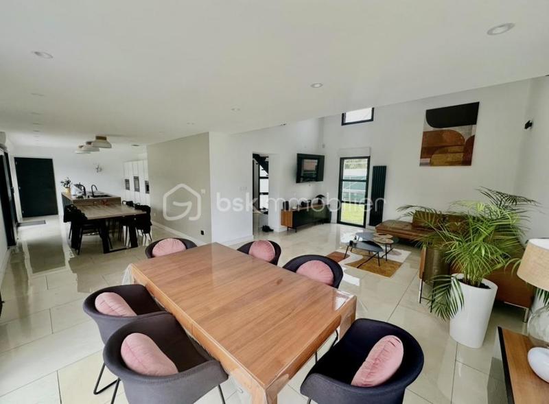 Maison d'architecte - 220 m² - 9 pièces