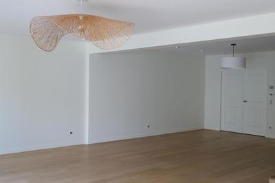 Maison - 221 m² - 5 pièces