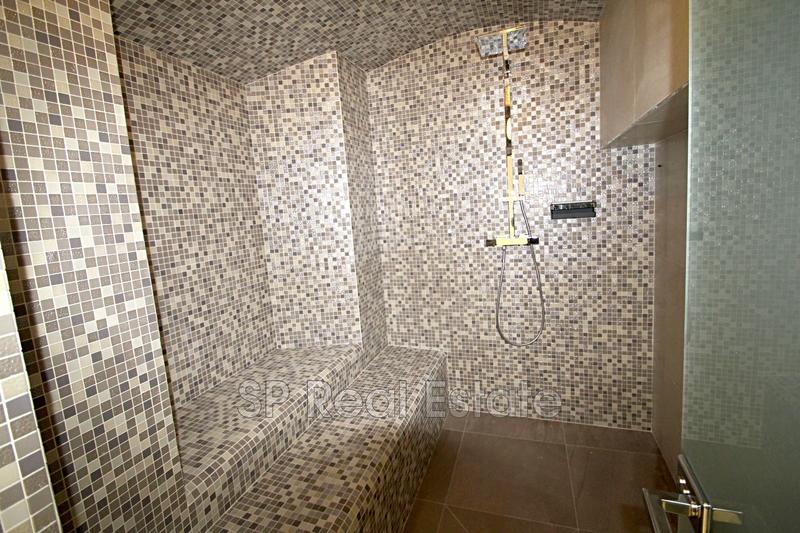 Appartement - 215 m² - 5 pièces