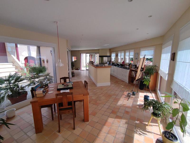 Château - 980 m² - 27 pièces