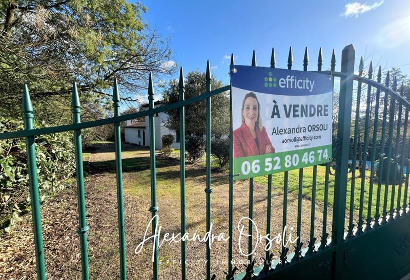 Maison - 264 m² - 9 pièces