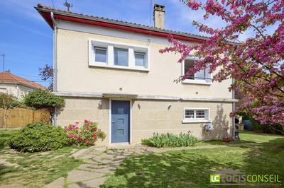 Maison - 152 m² - 8 pièces