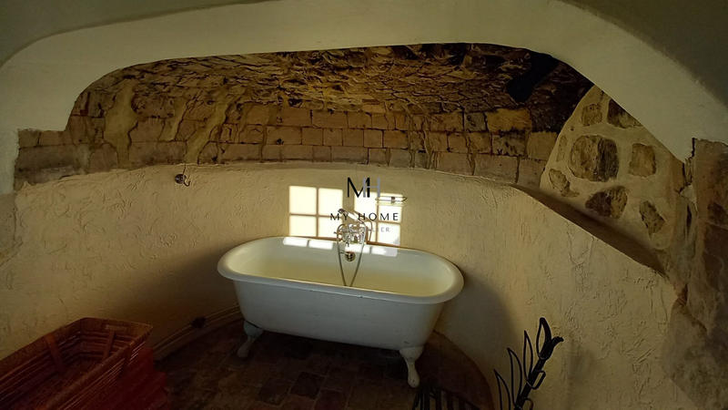 Maison - 320 m² - 18 pièces