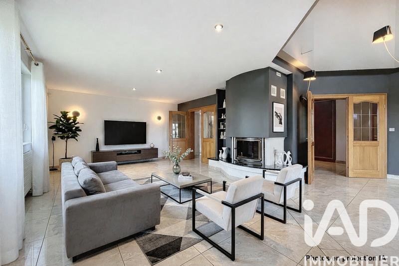 Maison - 233 m² - 6 pièces