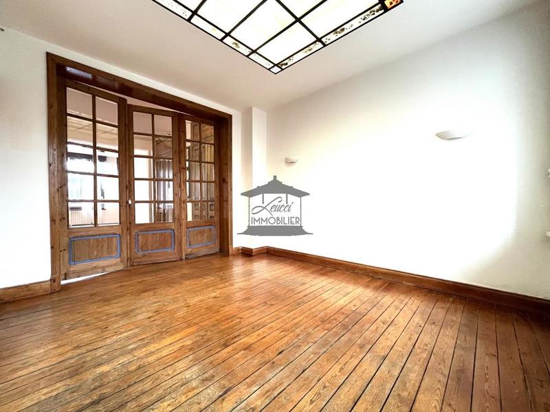 Maison - 210 m² - 10 pièces