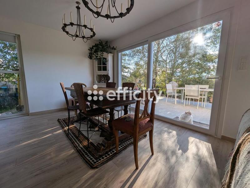 Maison - 232 m² - 8 pièces