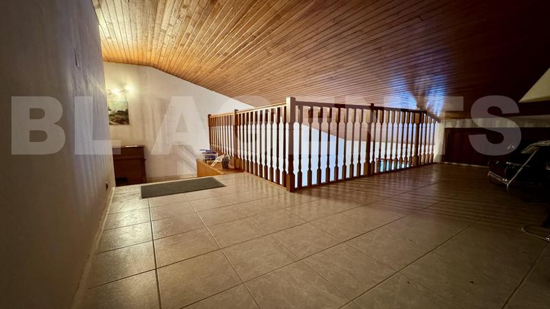 Maison - 231 m² - 7 pièces