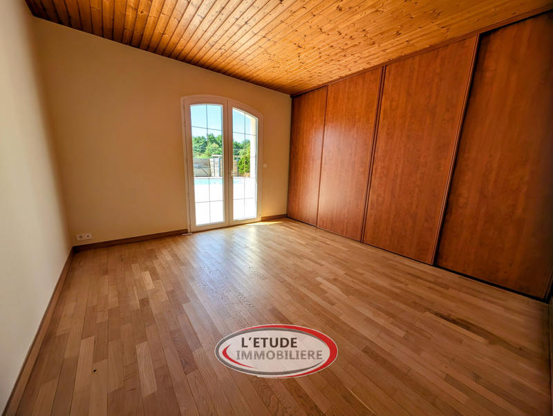 Maison - 230 m² - 6 pièces