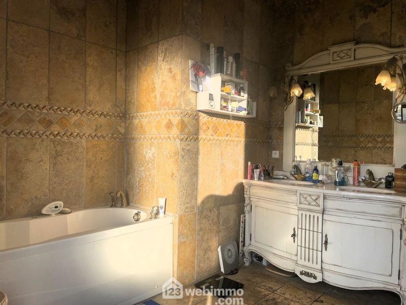 Maison - 280 m² - 10 pièces