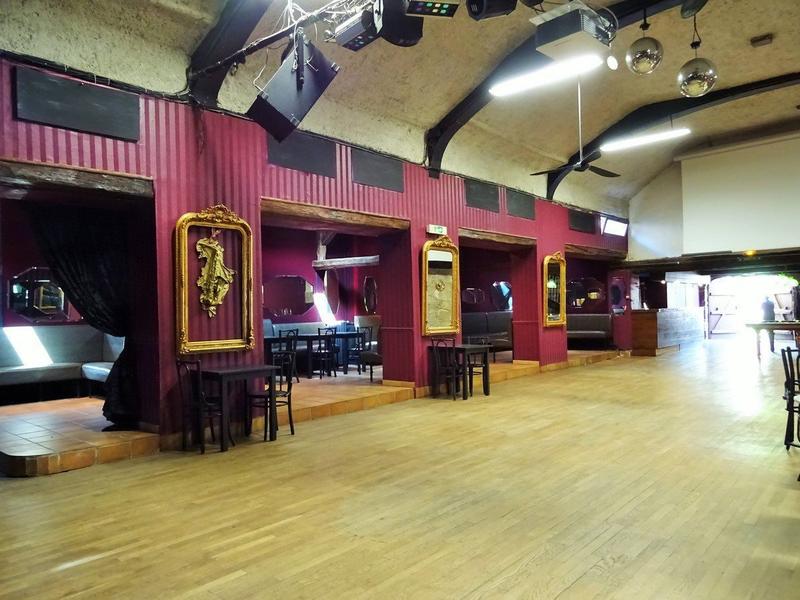 Maison - 573 m² - 10 pièces