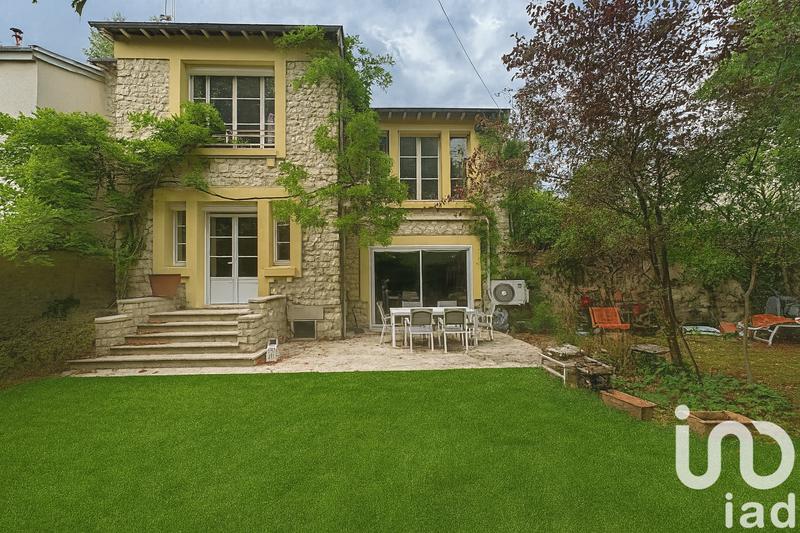 Maison - 211 m² - 7 pièces