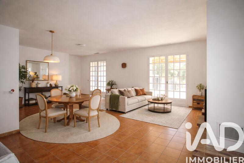 Maison - 215 m² - 5 pièces