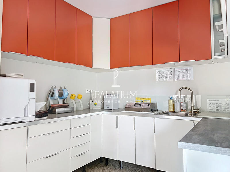 Local commercial - 92 m² - 4 pièces