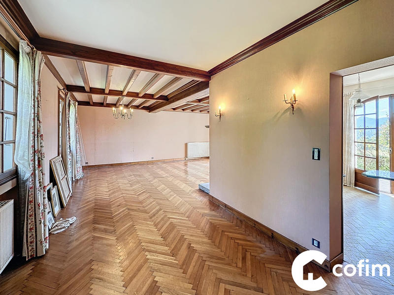 Maison - 260 m² - 7 pièces