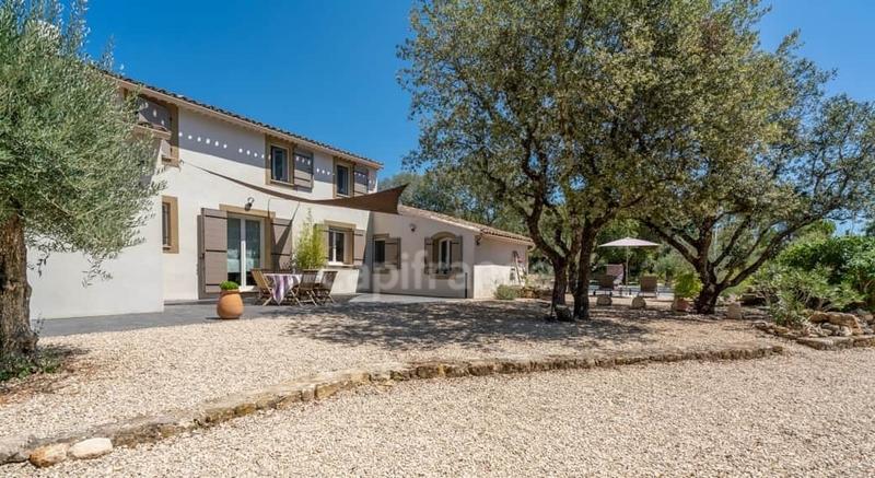 Maison - 235 m² - 8 pièces