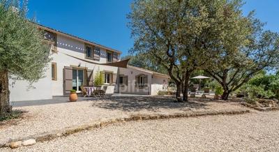 Maison - 235 m² - 8 pièces