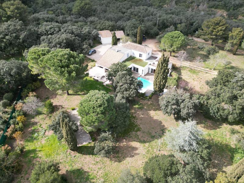 Maison - 250 m² - 6 pièces