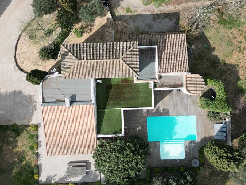 Maison - 250 m² - 6 pièces