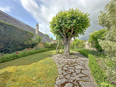 Maison - 285 m² - 9 pièces