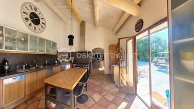 Maison - 210 m² - 8 pièces