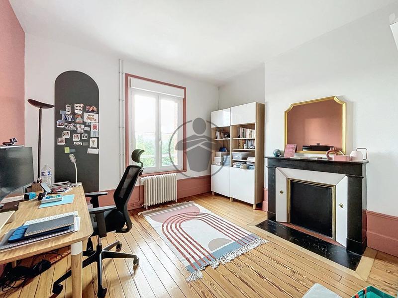 Maison - 202 m² - 7 pièces