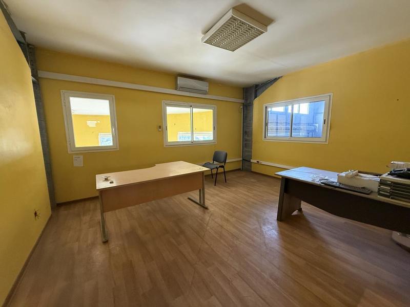 Entrepôt - 1 404 m²