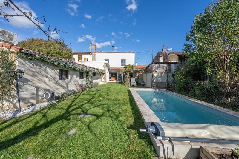 Maison - 202 m² - 5 pièces