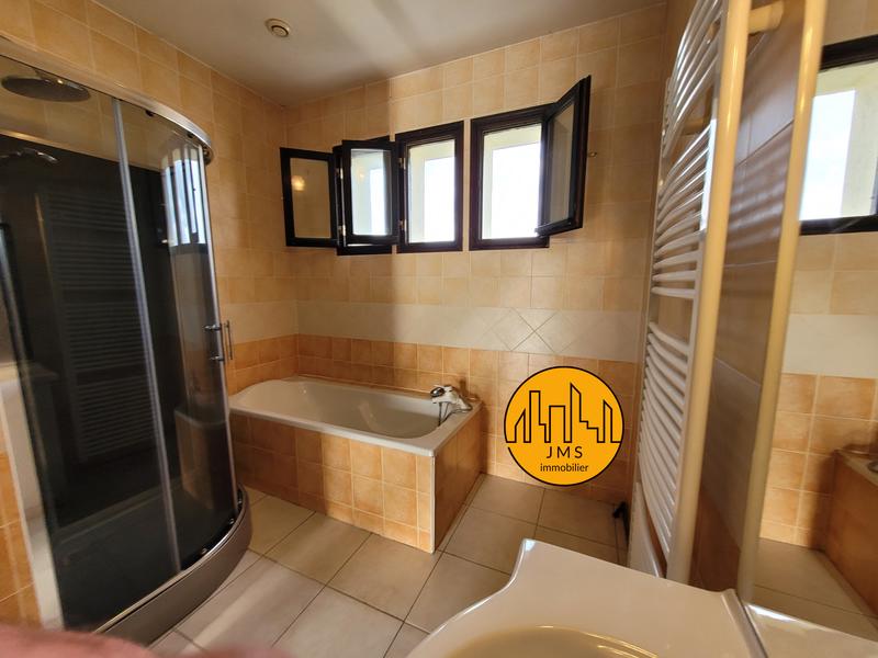 Maison - 240 m² - 8 pièces