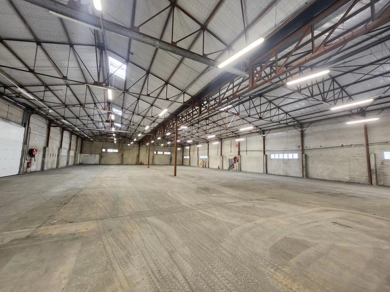 Entrepôt - 3 600 m² - 1 pièce