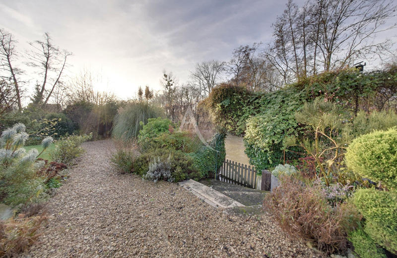 Maison - 207 m² - 6 pièces