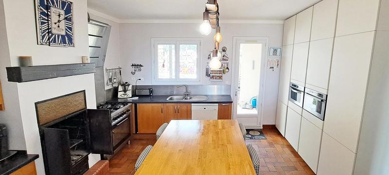 Propriété - 250 m² - 8 pièces