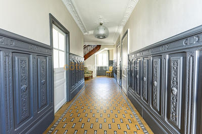 Maison - 360 m² - 10 pièces