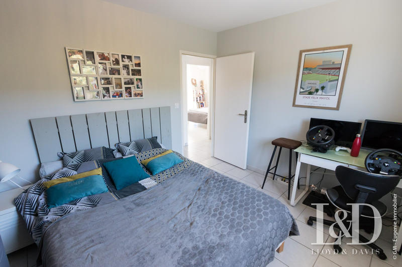 Maison - 240 m² - 11 pièces