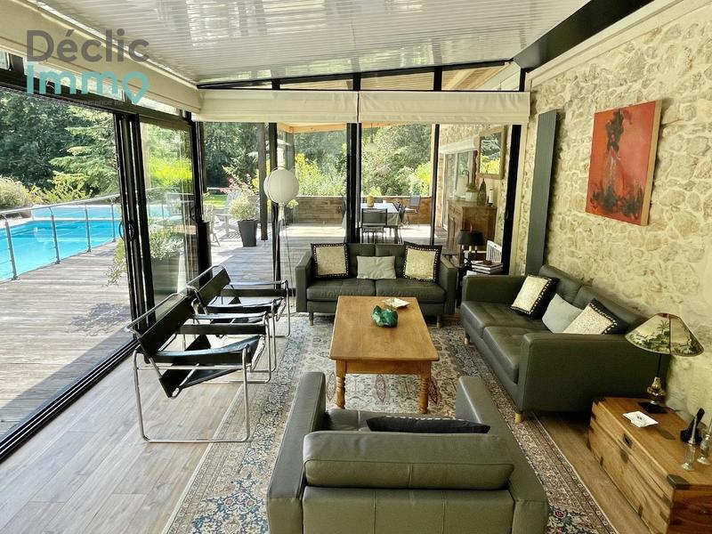 Maison - 275 m² - 9 pièces