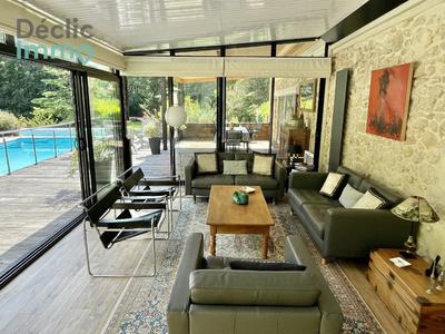 Maison - 275 m² - 9 pièces