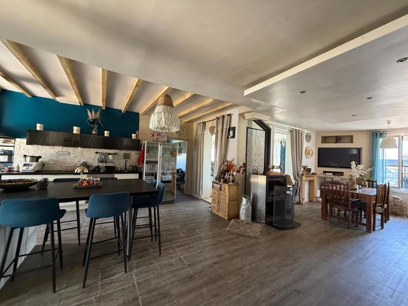 Maison - 200 m² - 6 pièces