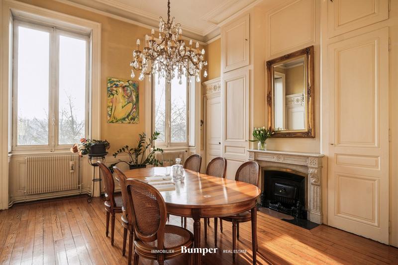 Appartement - 179 m² - 6 pièces