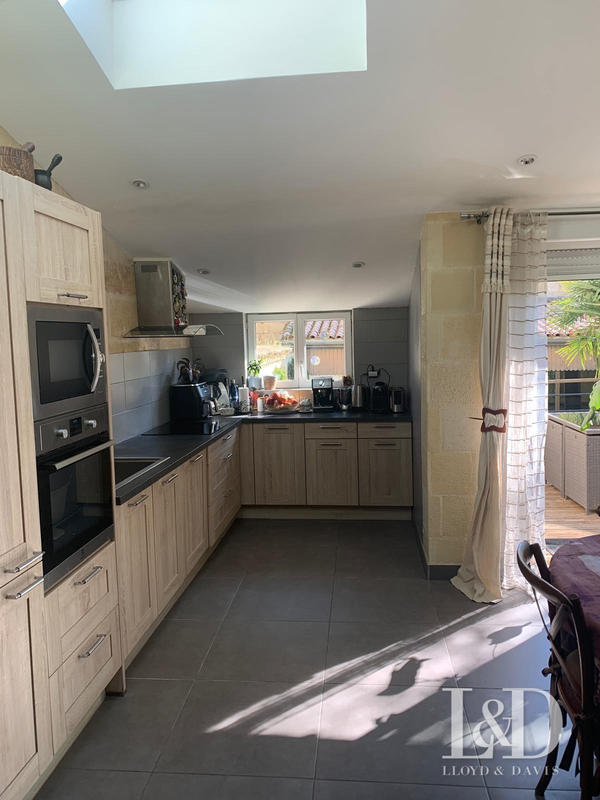 Maison - 220 m² - 9 pièces