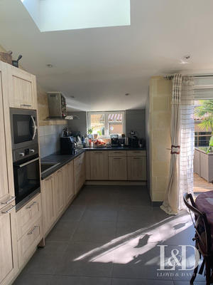 Maison - 220 m² - 9 pièces