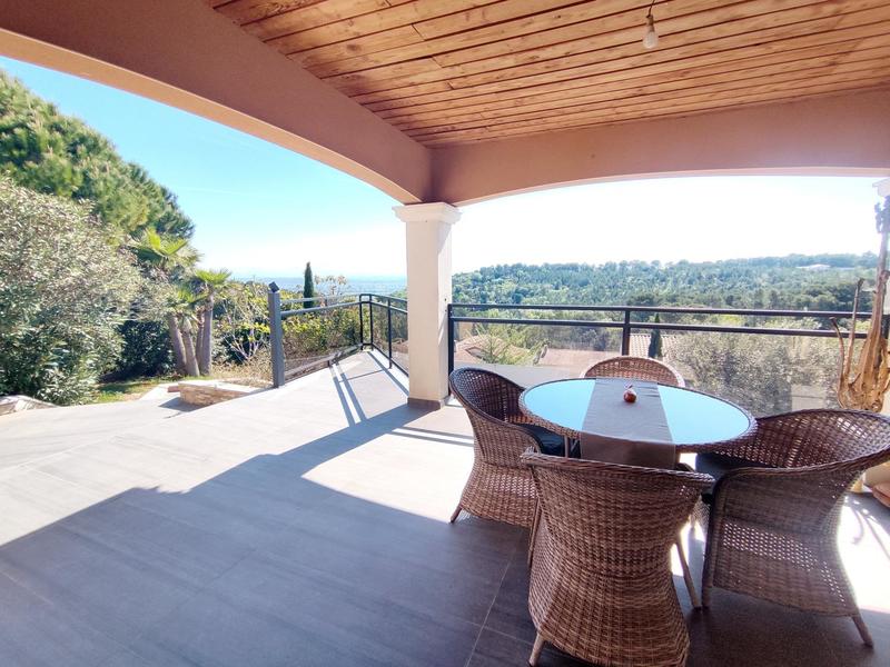 Maison - 228 m² - 9 pièces