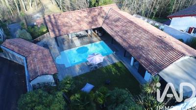 Maison - 220 m² - 7 pièces