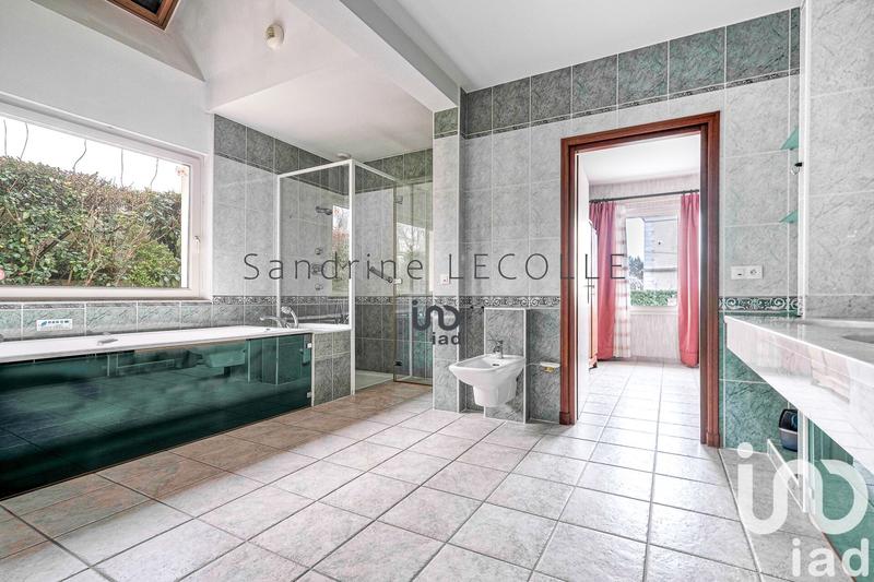 Maison - 448 m² - 9 pièces